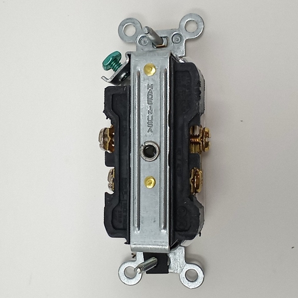 Leviton Back & Side Wire Outlets 20 A-125 V Set of 11 - Picture 6 of 8